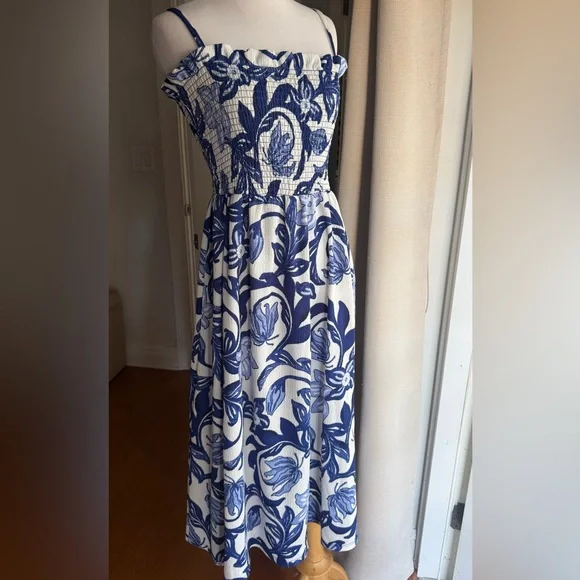 Blue and White smocked floral dress in Medium. Worn once. Perfect for Greece! 🇬🇷 - Picture 8 of 13